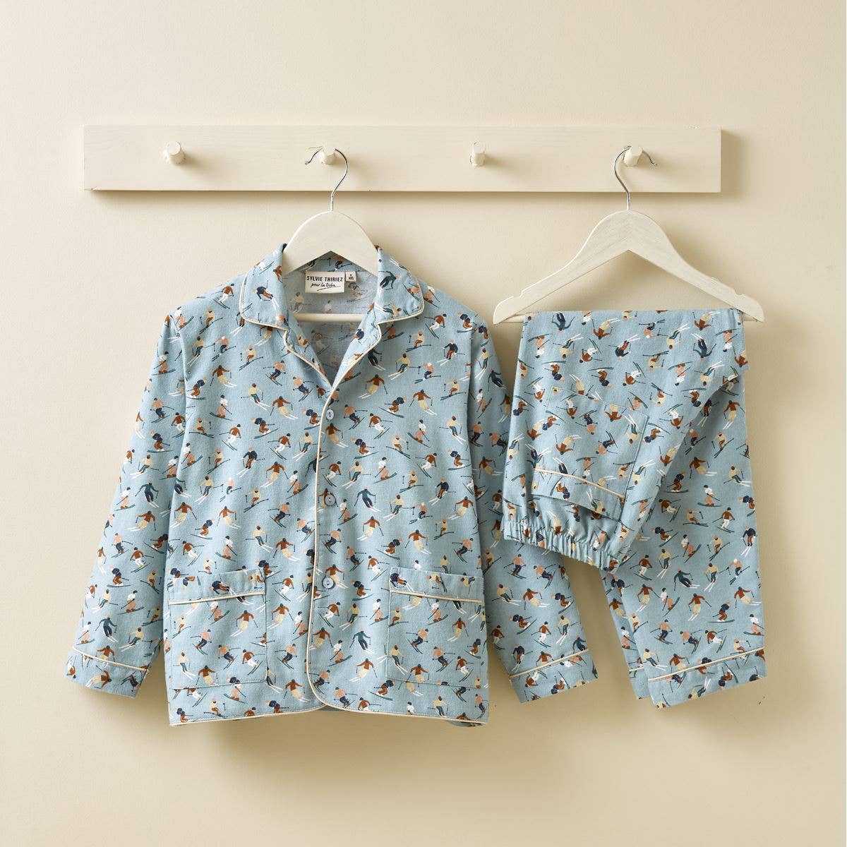 Barnpyjamas – Après-ski | Mjuk Flanell med Peter Pan-krage | OEKO-TEX® Certifierad