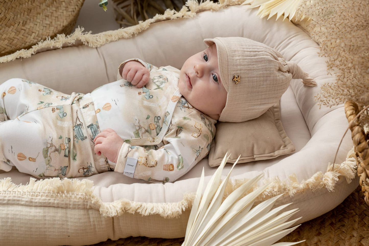 Babynest nyfödd – AINA Boho i ekologisk bomull (Butter/Beige) 90x55