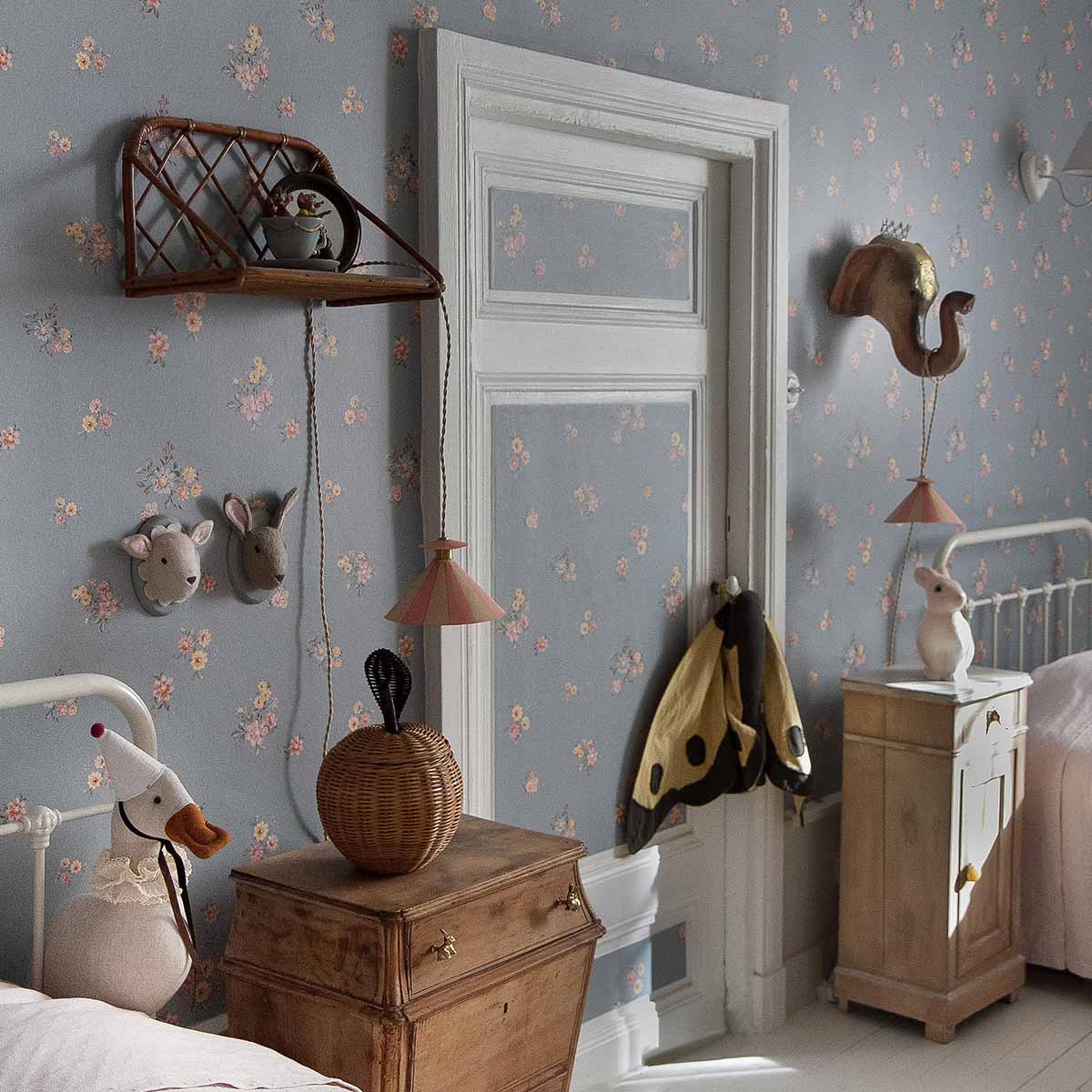 Tapet Barnrum - Flowers Minimini Dark | Småblommig på Mörk Botten | Remsa 280×100 cm (Non-woven)