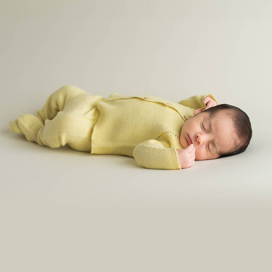 Nyföddset i Ekologisk Bomull – Mjuk Gul (Jacka & Byxa) | 0–1 M & 3–6 M | Tillverkad i Barcelona