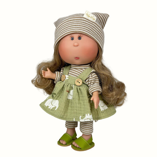 Docka “Mia – My Doll Farmer” 30 cm – handgjorda badbar vinyl