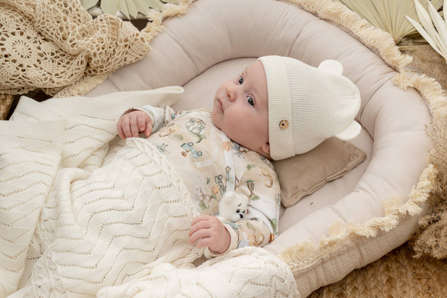 Babynest nyfödd – AINA Boho i ekologisk bomull (Butter/Beige) 90x55