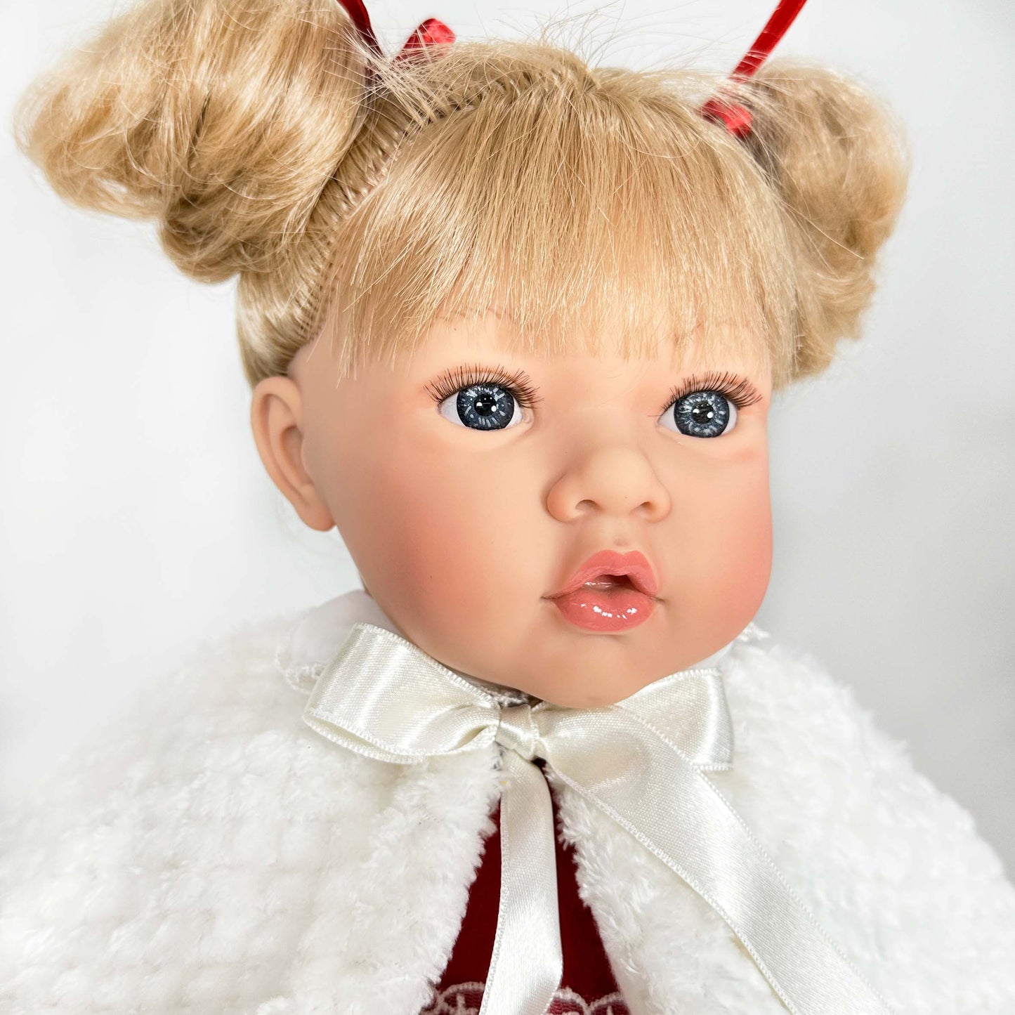 Premium handgjord juldocka för barn – Susette Xmas Doll (45 cm)
