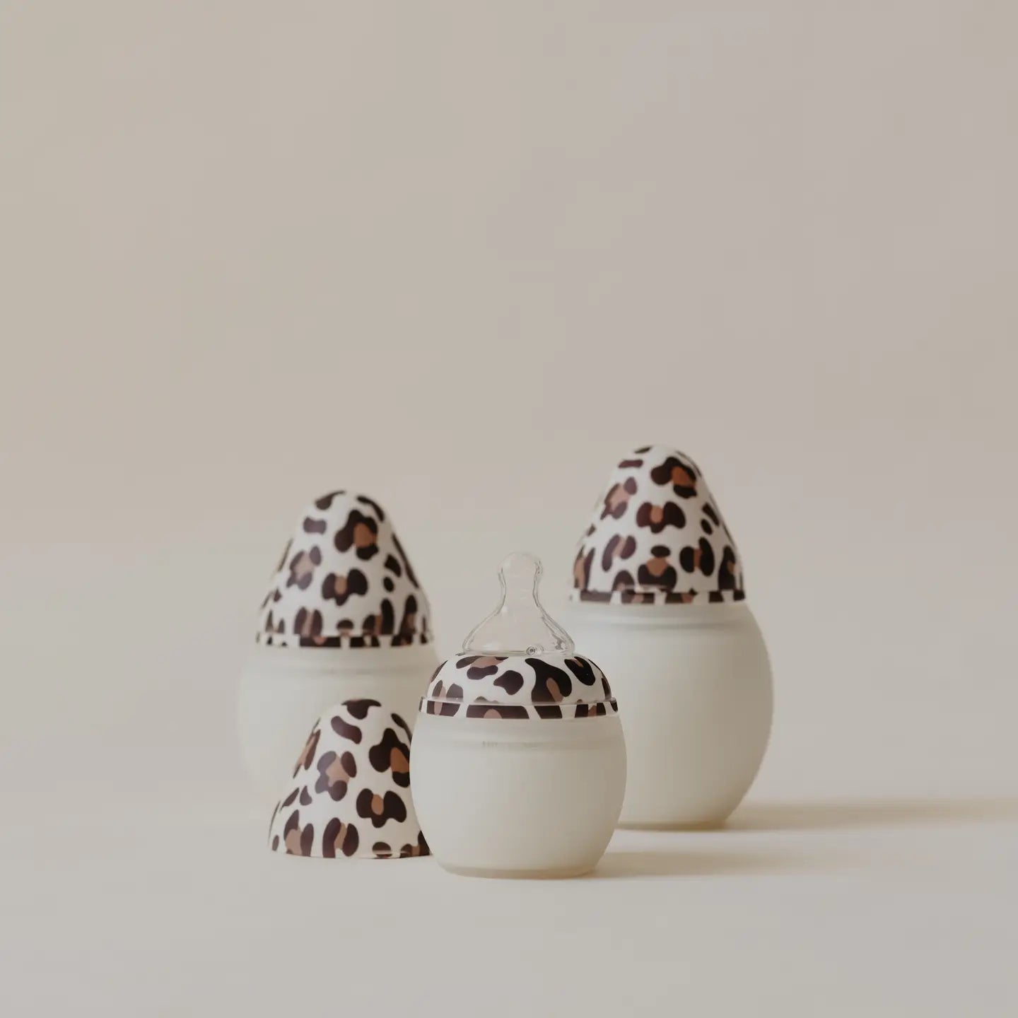 Nappflaska Leopard 240 ml (0–24 månader) – Élhea | BPA-fri & Antikolik