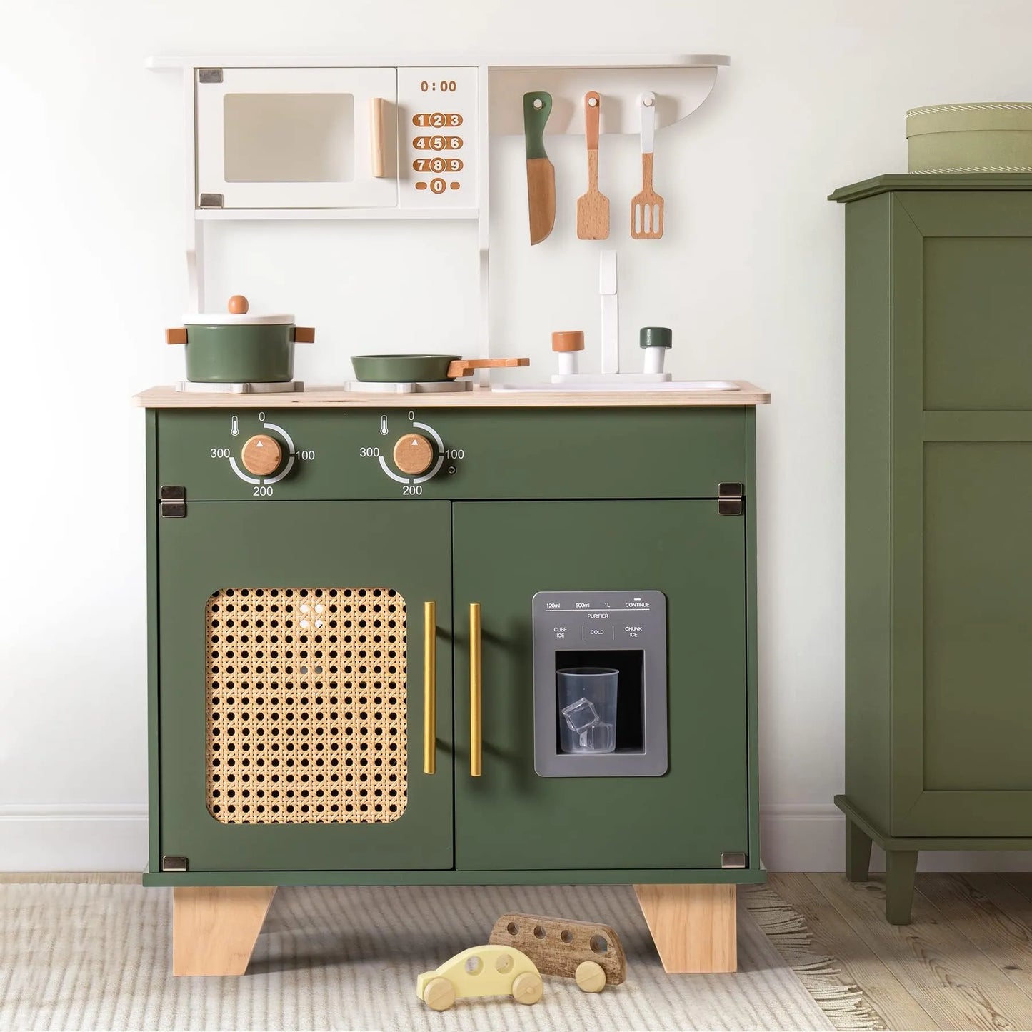 Barnkök i trä – Vintage Green med isdispenser (3+) | leksakskök med tillbehör