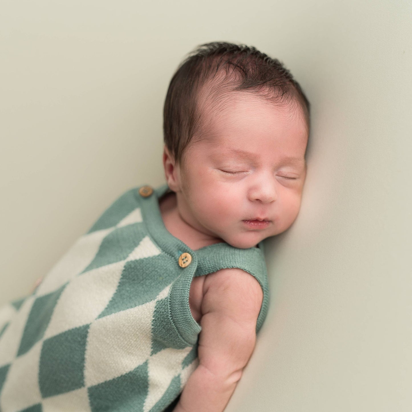Ekologisk babyromper – micu micu “Diamond” jeans/ecru | Knappad i olivträ, tillverkad i Barcelona