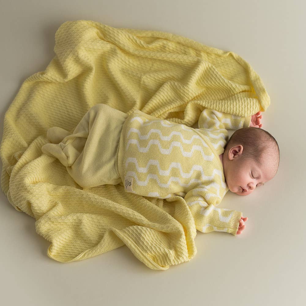 Babyfilt i ekologisk bomull – micu micu, mjuk gul (80×100 cm) | Tillverkad i Barcelona