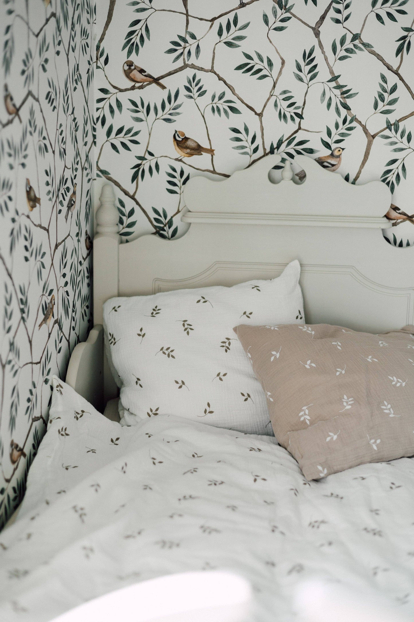 Ekologiskt Baby Påslakanset i Muslin – Cream Leaves | TISU – 100% Bomull