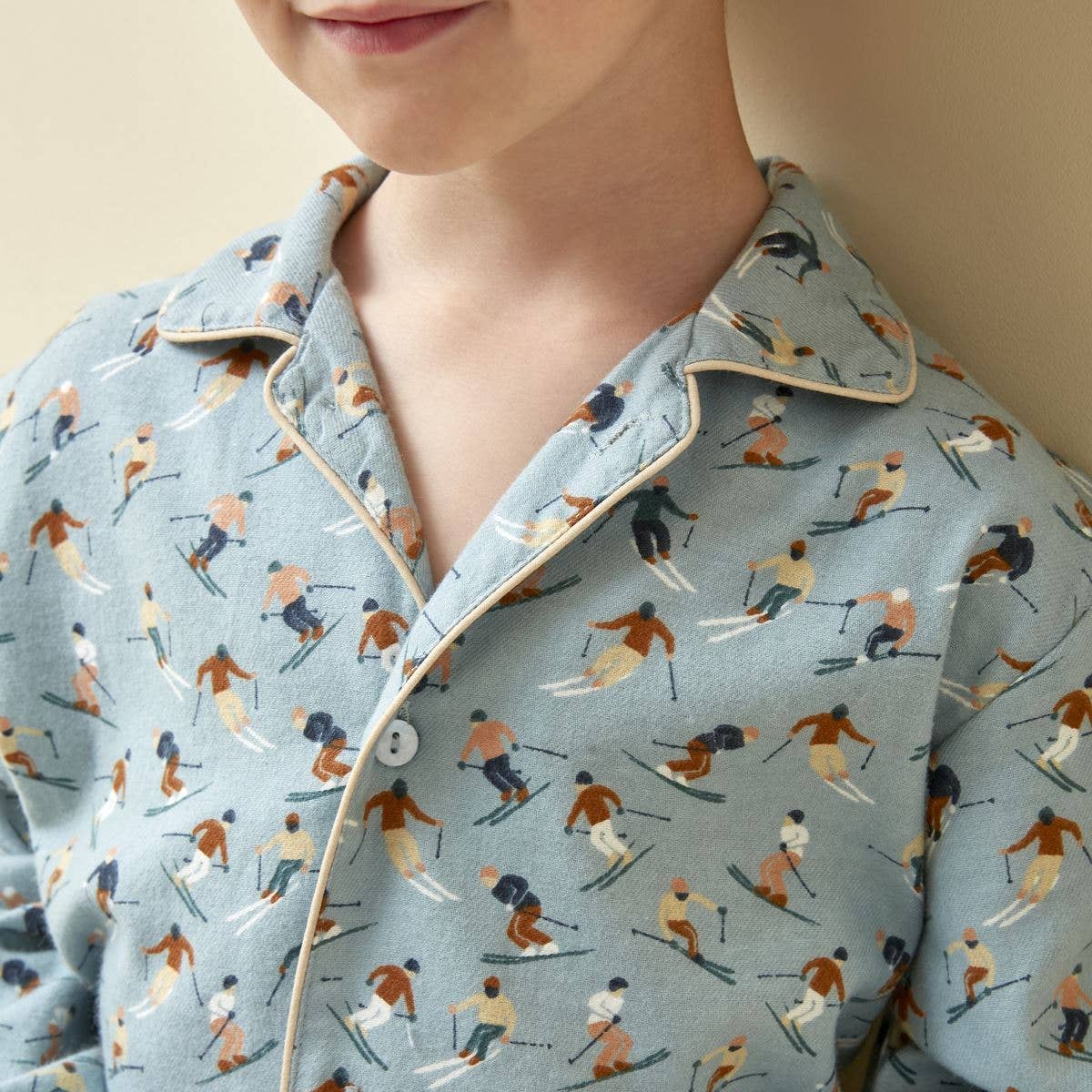Barnpyjamas – Après-ski | Mjuk Flanell med Peter Pan-krage | OEKO-TEX® Certifierad