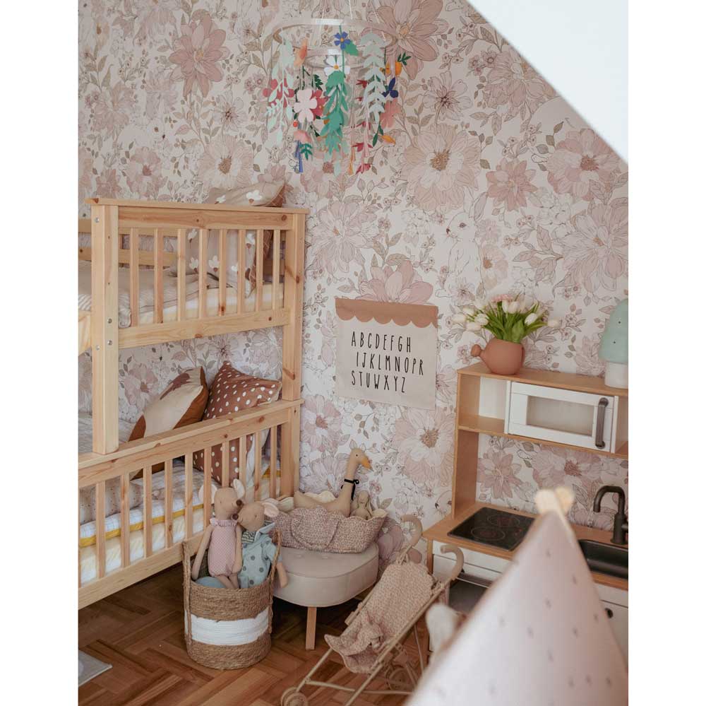 Tapet Barnrum - Hide and Seek Rabbits | Blommig med Kaniner | Remsa 280×100 cm (Non-woven)