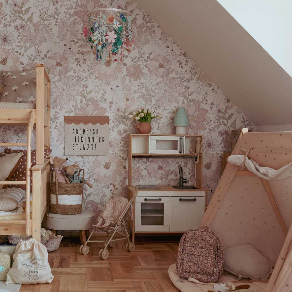 Tapet Barnrum - Hide and Seek Rabbits | Blommig med Kaniner | Remsa 280×100 cm (Non-woven)