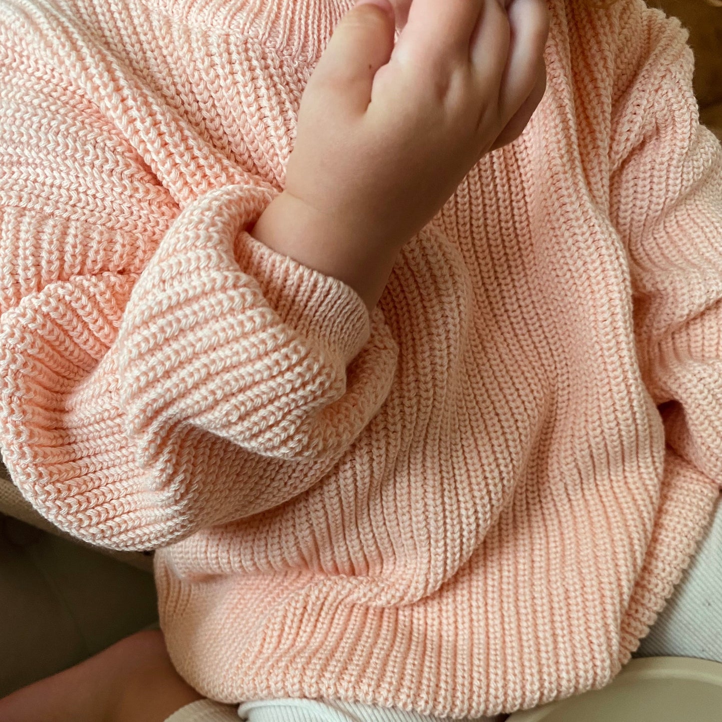Mysiga och Stiliga Bomullsstickade Tröjor för Småbarn i Vackra Färger och Oversize Passform