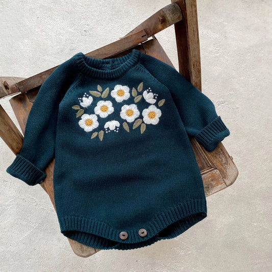 Stickad Babyflicka Romper – Broderad Blomma, Unik Design: Overall för Spädbarnskläder, Höst/Vinter, 0-24 Månader