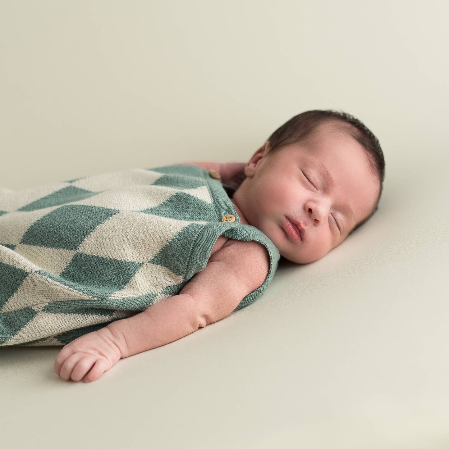 Ekologisk babyromper – micu micu “Diamond” jeans/ecru | Knappad i olivträ, tillverkad i Barcelona