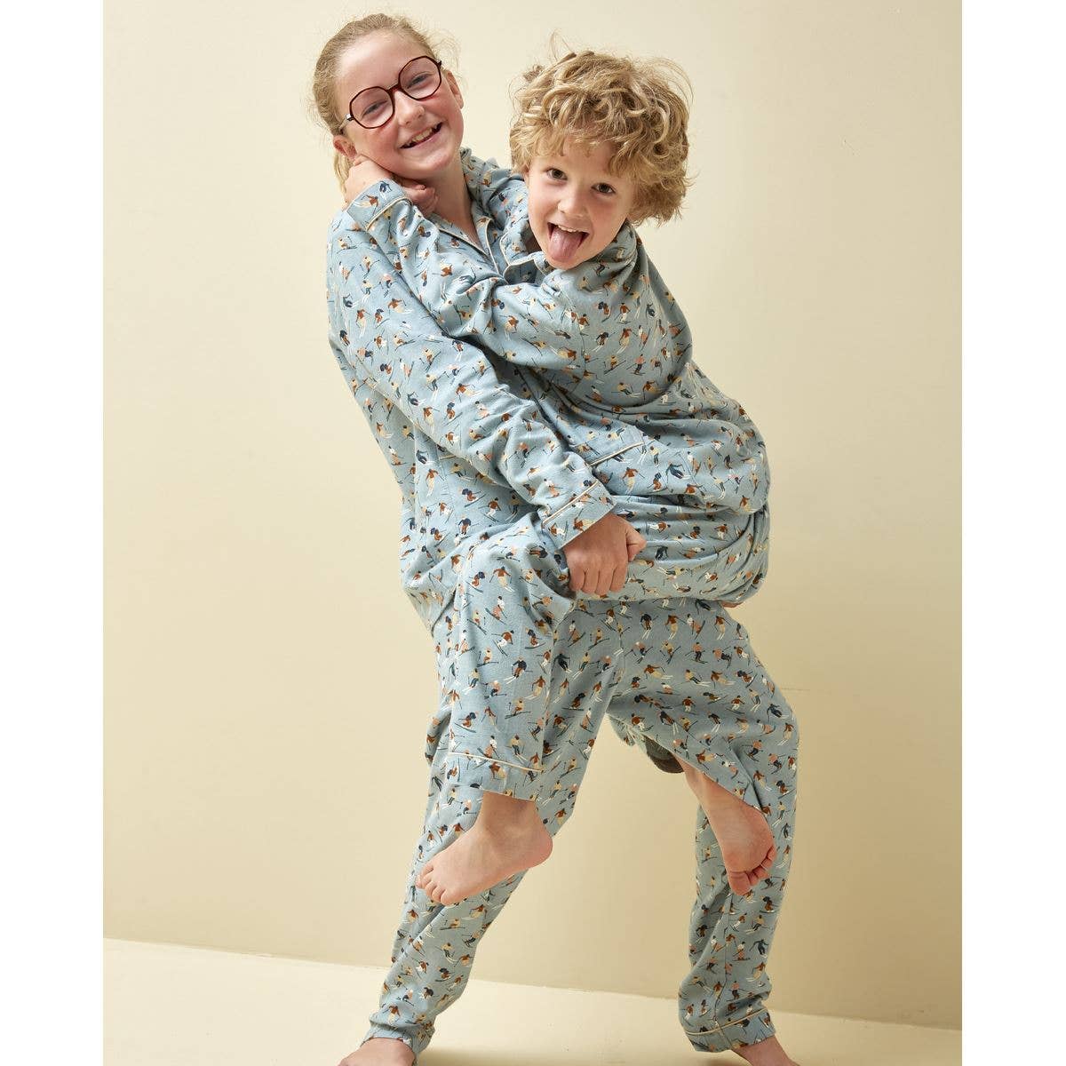 Barnpyjamas – Après-ski | Mjuk Flanell med Peter Pan-krage | OEKO-TEX® Certifierad