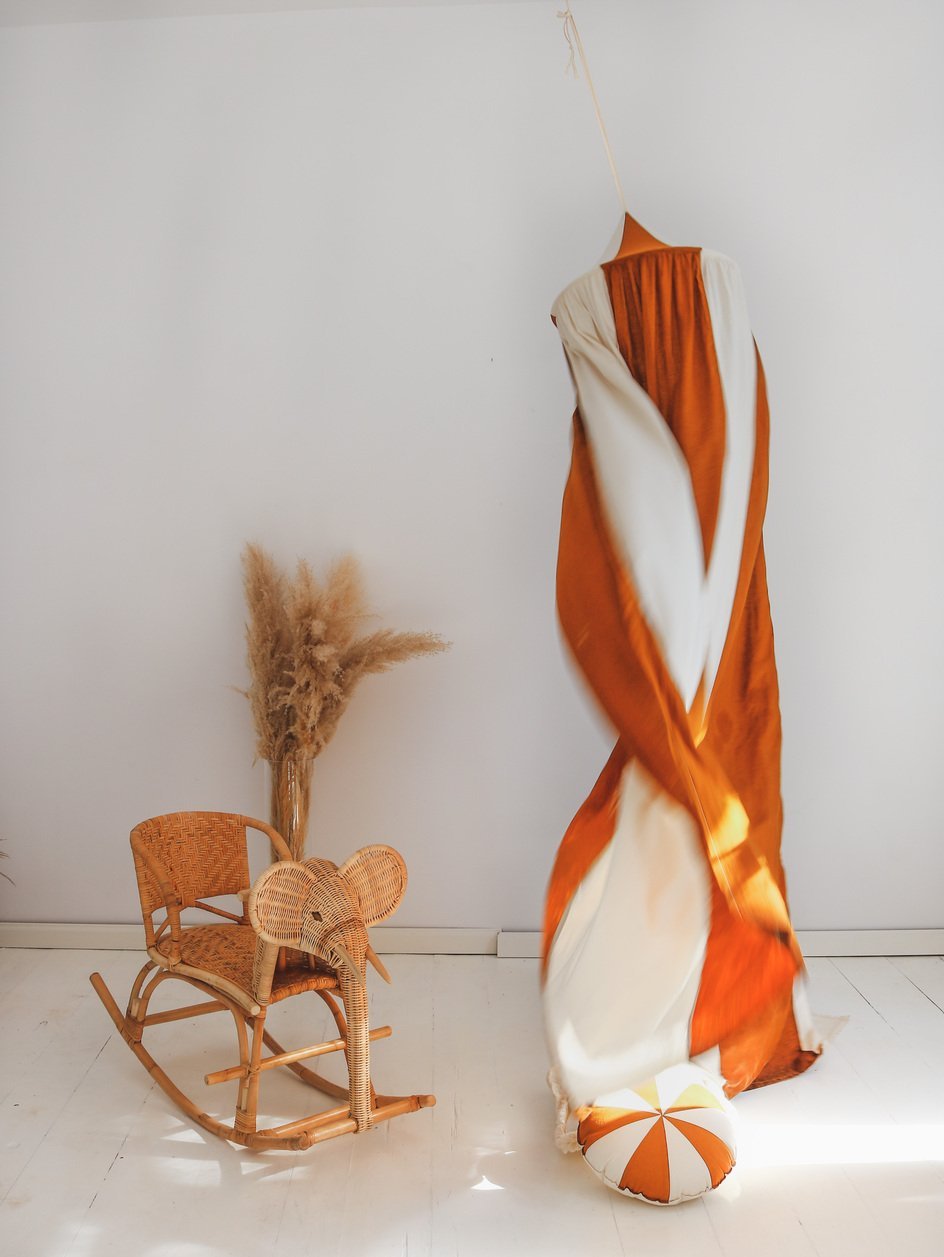 Sänghimmel barn – Karamell Cirkus i bomull & lin (Ø50 × H240 cm) | Moi Mili