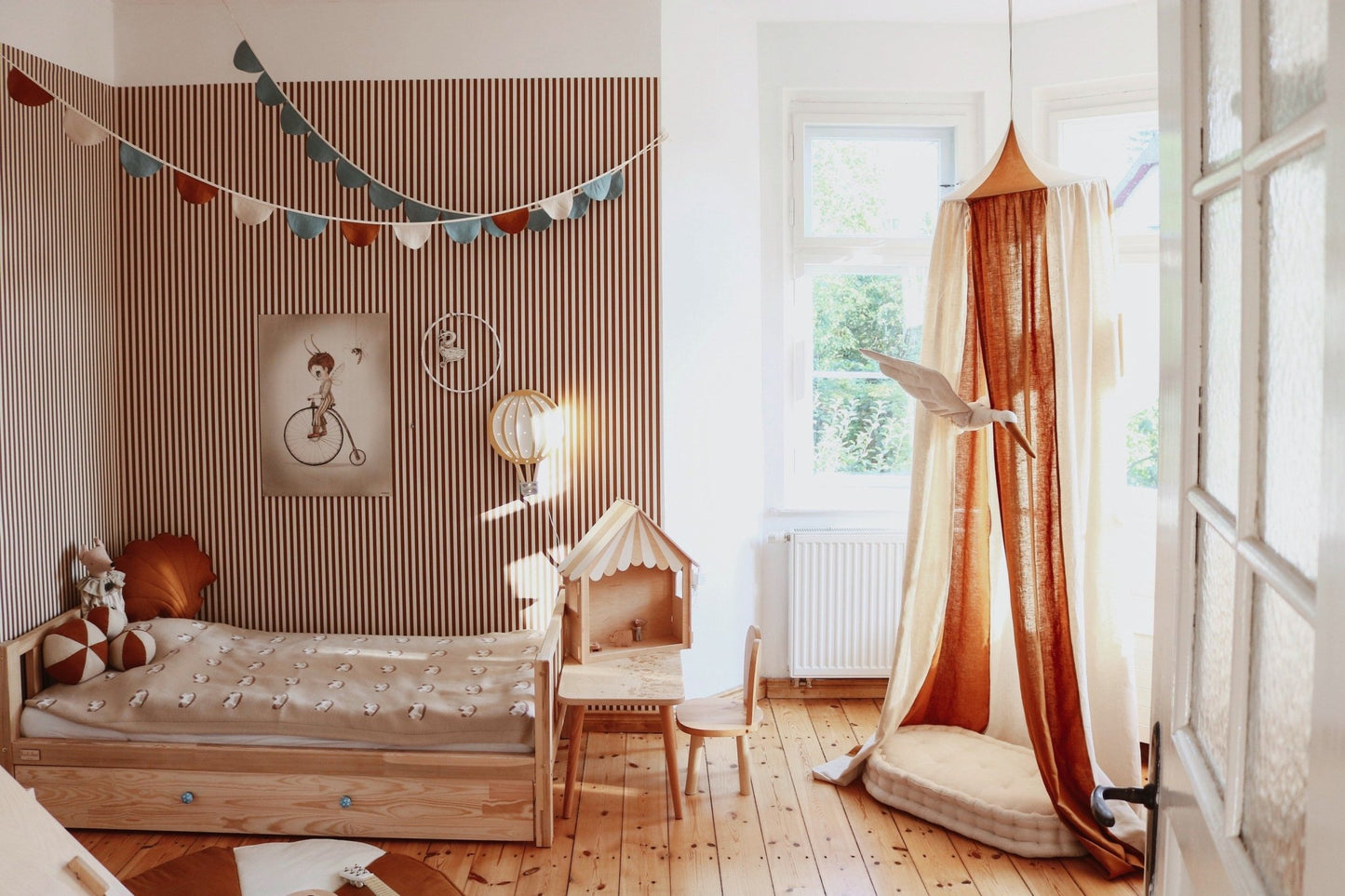 Sänghimmel barn – Karamell Cirkus i bomull & lin (Ø50 × H240 cm) | Moi Mili