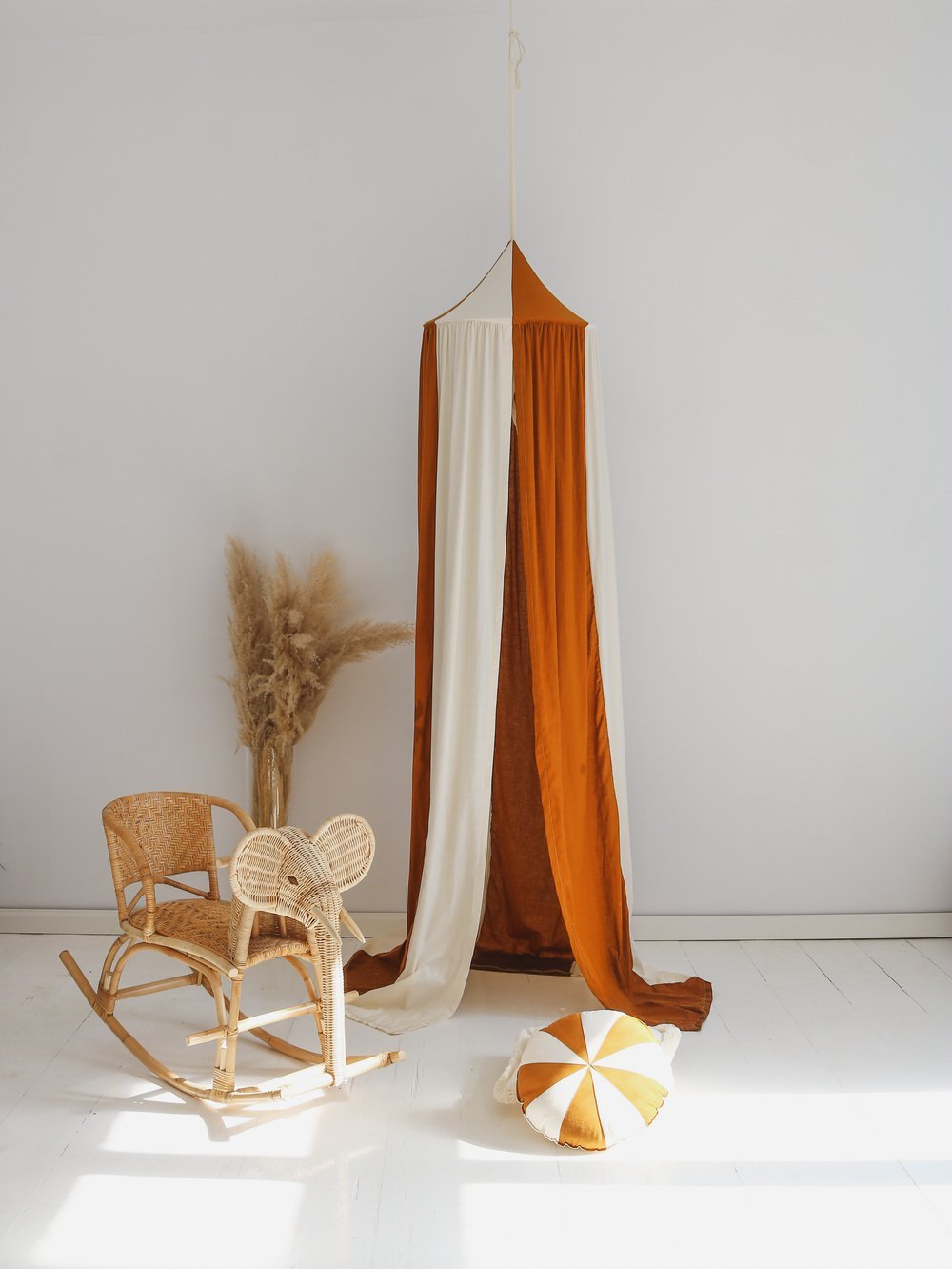 Sänghimmel barn – Karamell Cirkus i bomull & lin (Ø50 × H240 cm) | Moi Mili