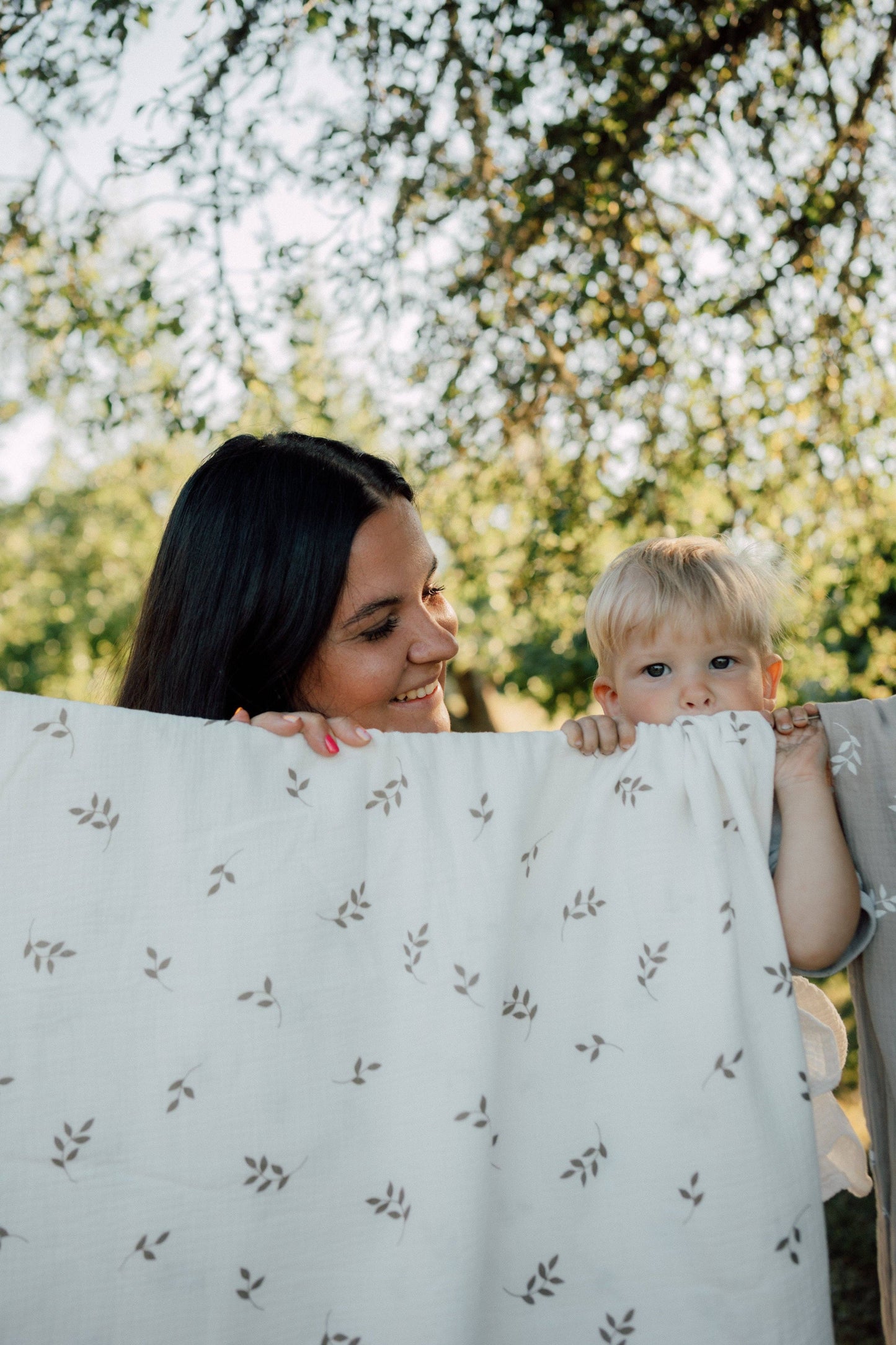 Ekologiskt Baby Påslakanset i Muslin – Cream Leaves | TISU – 100% Bomull
