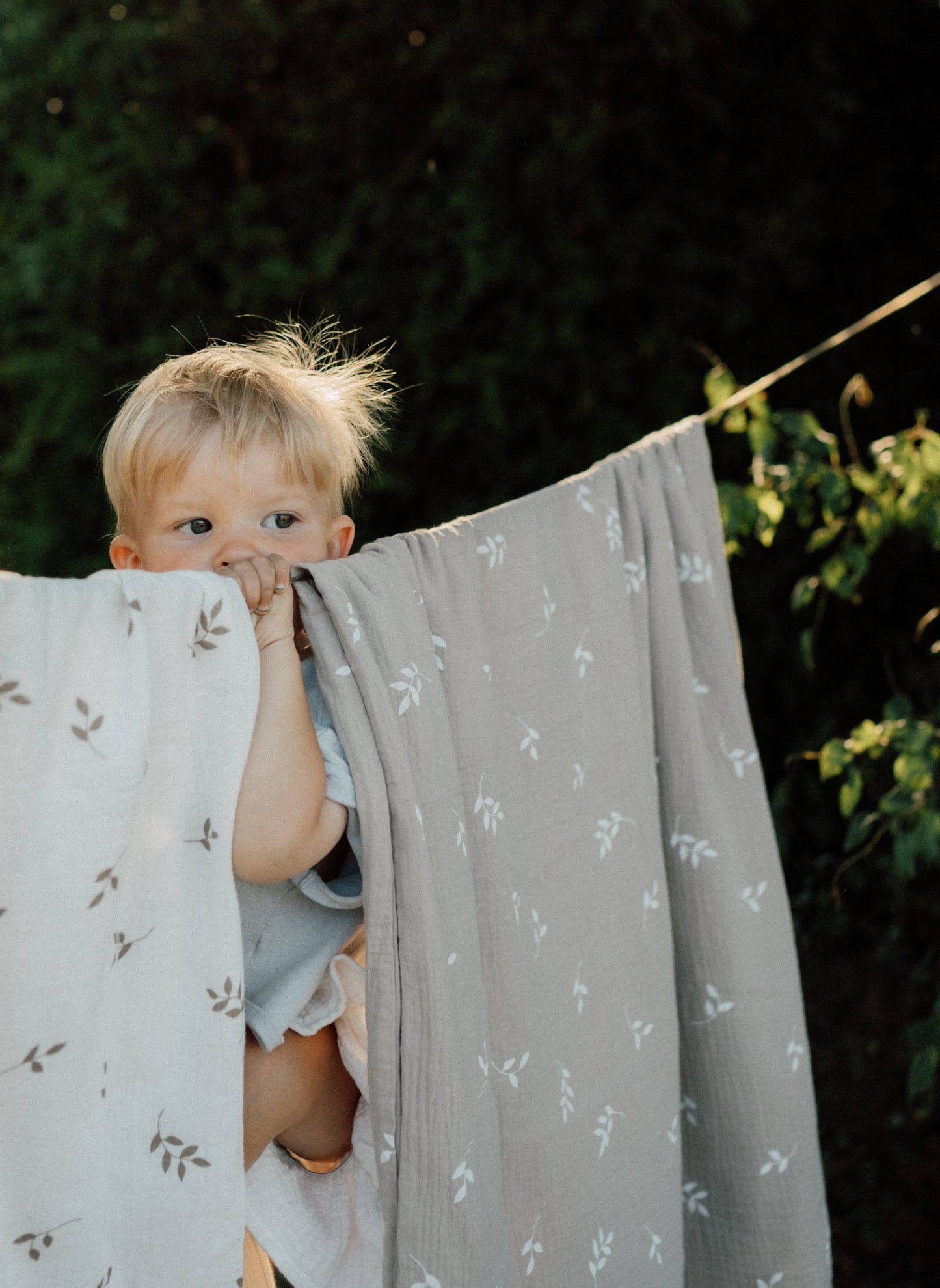 Ekologiskt Baby Påslakanset i Muslin – Cream Leaves | TISU – 100% Bomull