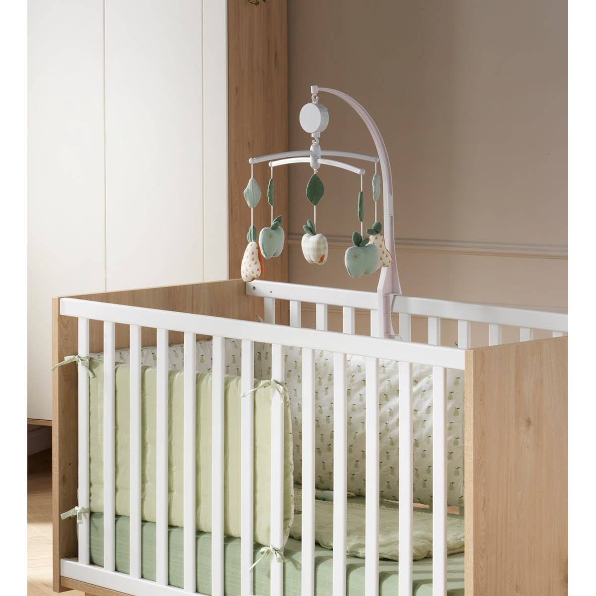 Musikmobil – Botanica | Spjälsängsmobil med Frukter & Musik | EN71 | 36×55×26 cm