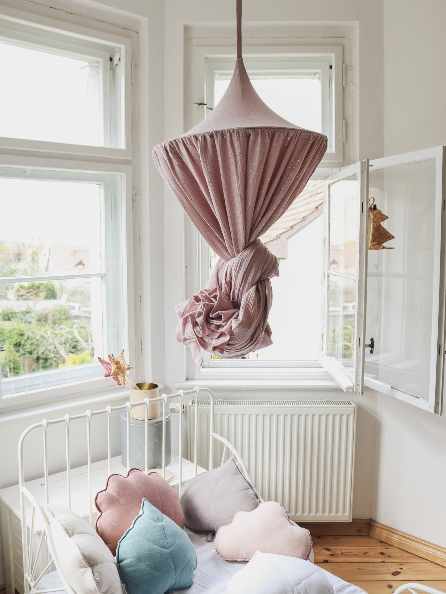 Sänghimmel barn – Rosa & Guld i 100 % bomull (Ø50 × H240 cm) | Moi Mili