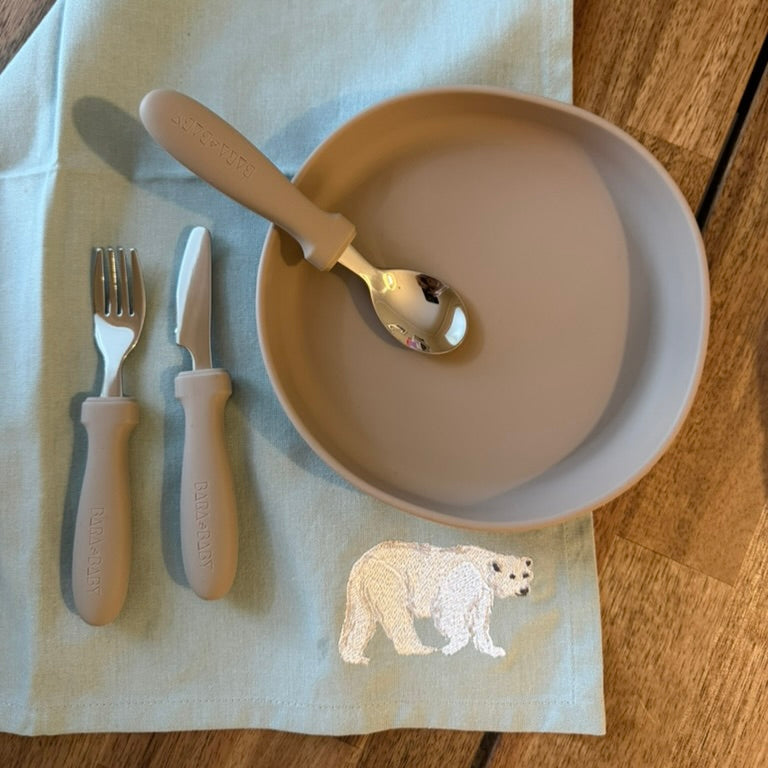 BARA BABY™ Silikon Barnservis “Karamellnougat” – Sugplatta & Bestick | Träningssats för Bebis (4 delar)