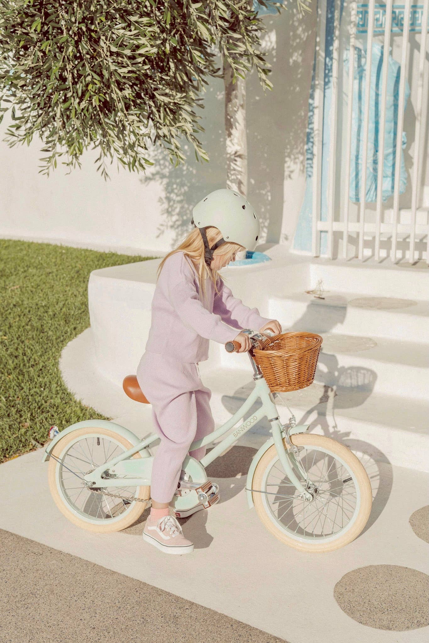 Banwood – 16" Classic Barncykel Vintage Pale Mint | Retroinspirerad Barncykel med Korg