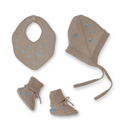 Broderad Baby Gift Box med 3 produkter – Blueberry on Khaki