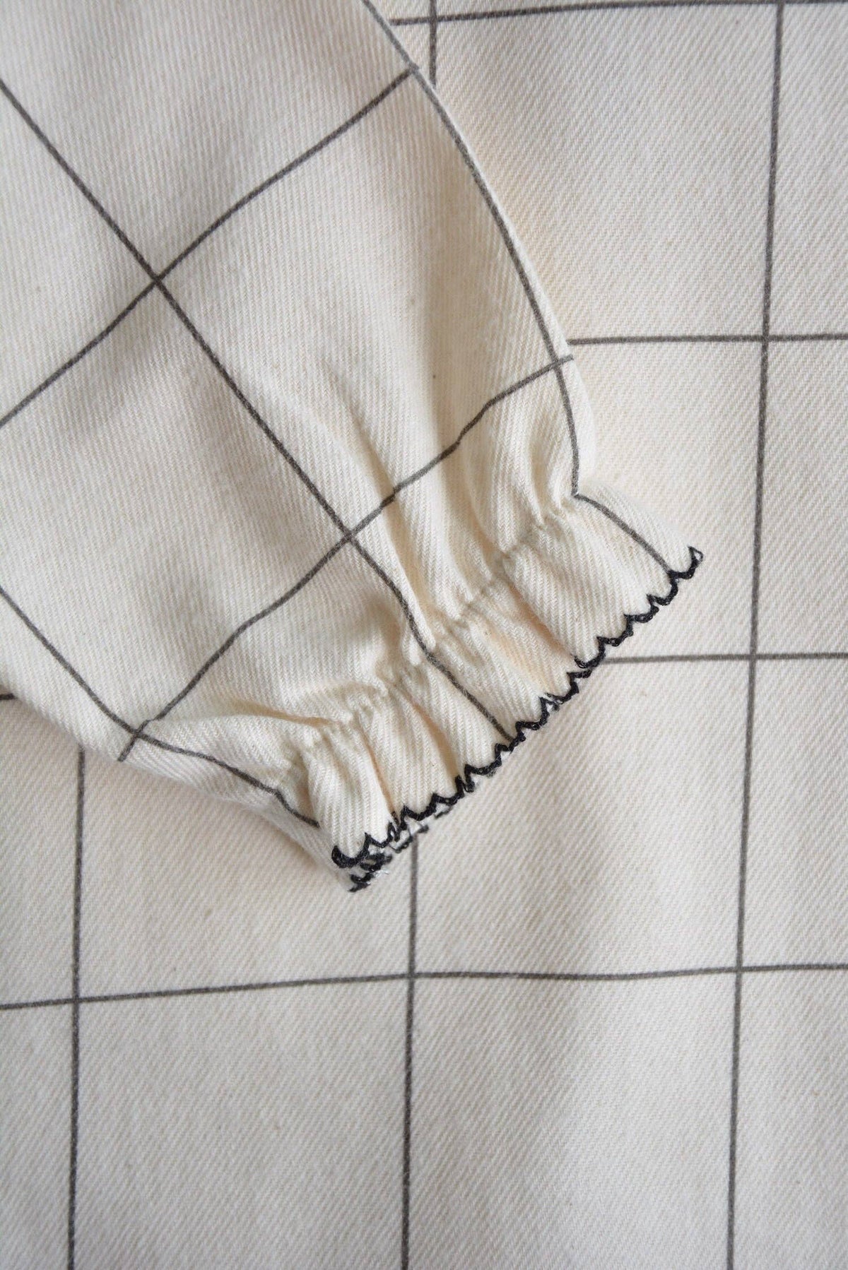 Dalila rutig babyblus i bomull