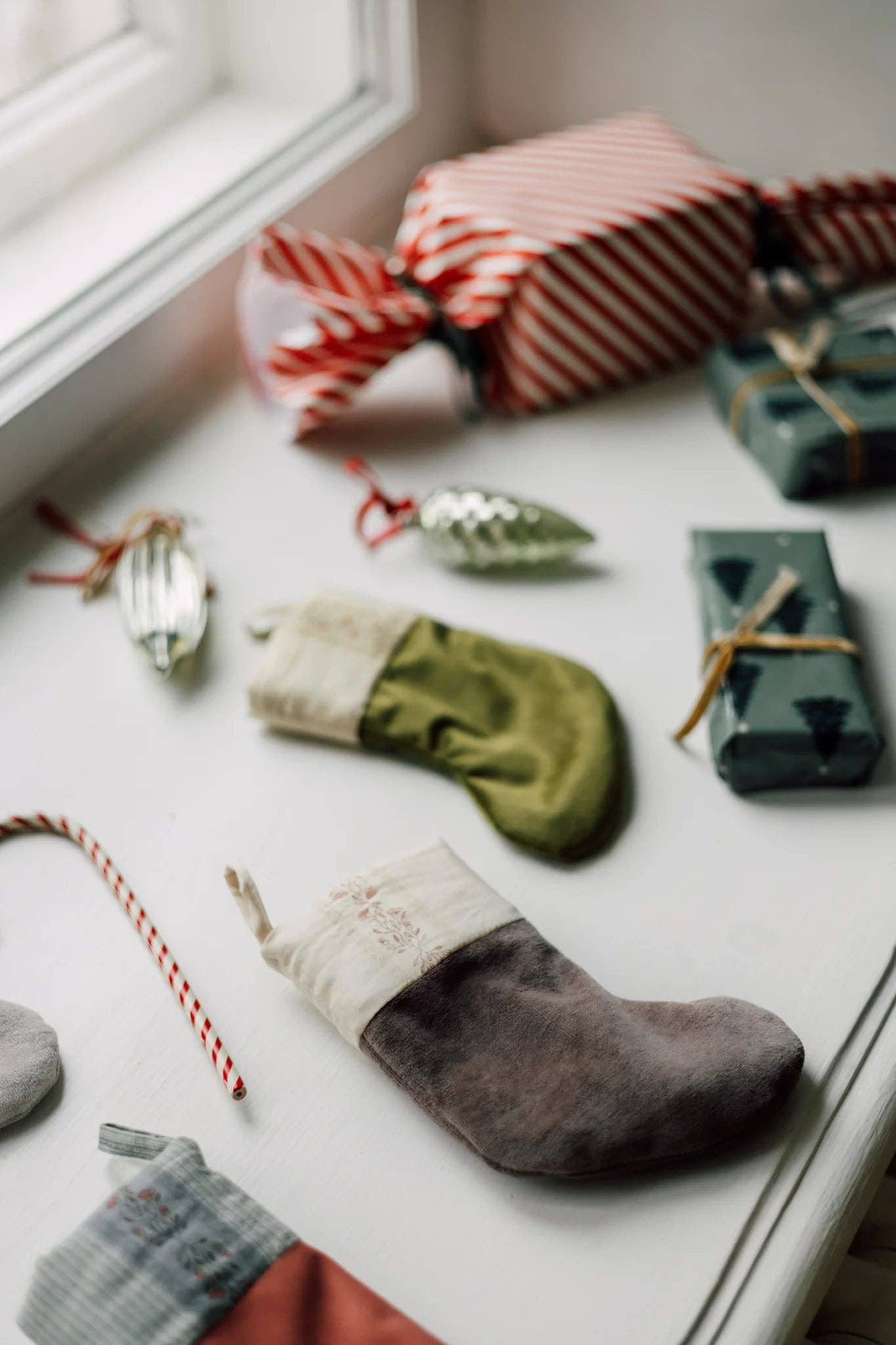 Julstrumpa Olive i Sammet & Japansk Bomull | 37 cm med Upphängning