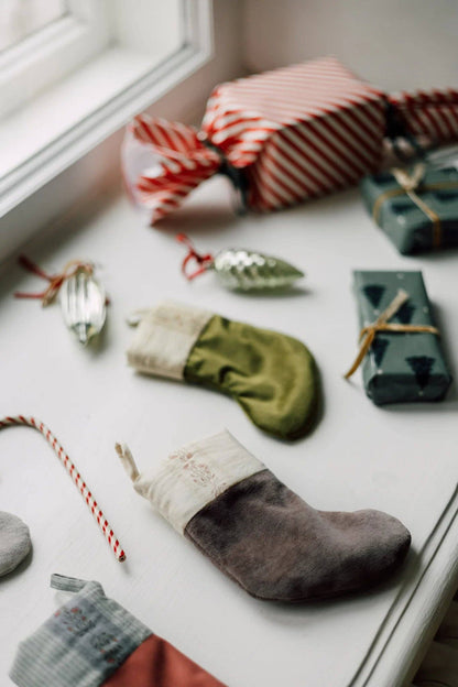 Julstrumpa Olive i Sammet & Japansk Bomull | 37 cm med Upphängning