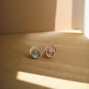 FRIGG Daisy napp Cotton Candy i naturgummi – TISU – detaljbild 4