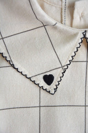 Dalila rutig babyblus i bomull