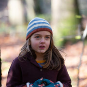 Stickad barnmössa – Blue Stripe – Little Green Radicals EU – produktbild 2