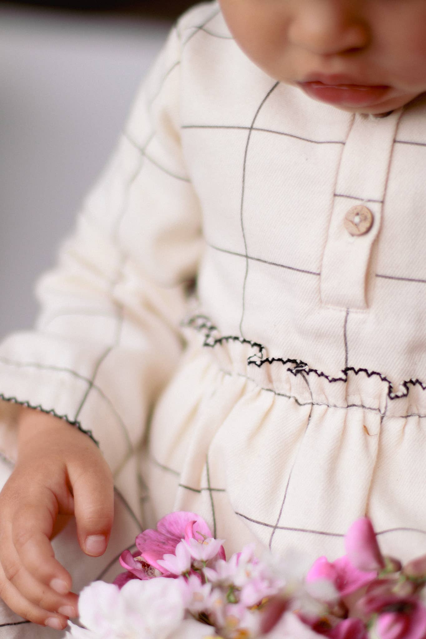 Sarah klänning baby/flicka i rutigt mönster – Ekologisk bomull