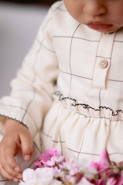 Sarah klänning baby/flicka i rutigt mönster – Ekologisk bomull