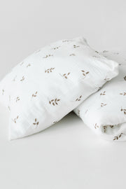Ekologiskt bäddset Cream Leaves 90 × 125 cm – TISU – detaljbild 5
