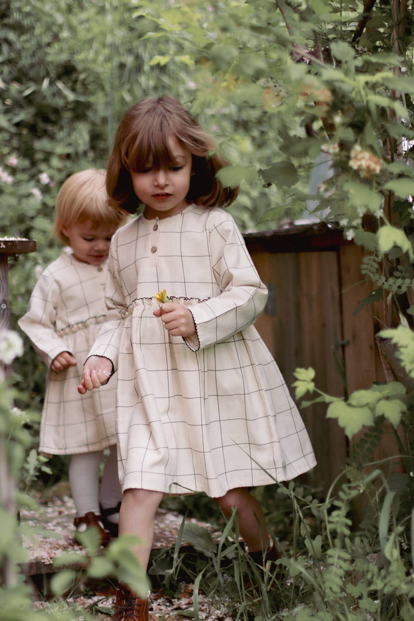 Sarah klänning baby/flicka i rutigt mönster – Ekologisk bomull