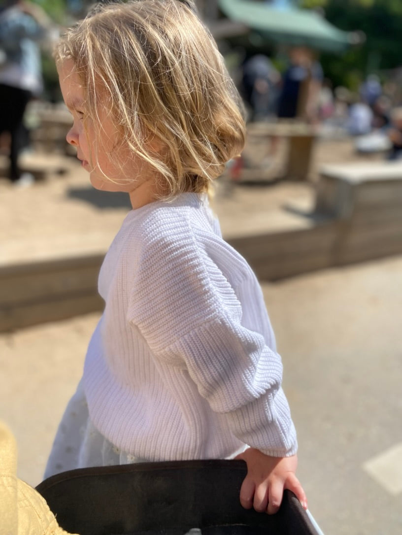 Stickad oversized tröja i bomull – barn – BaraBaby – detaljbild 16