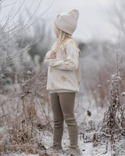 Stickad jultröja för barn med gyllene snöflingor från Hanevild