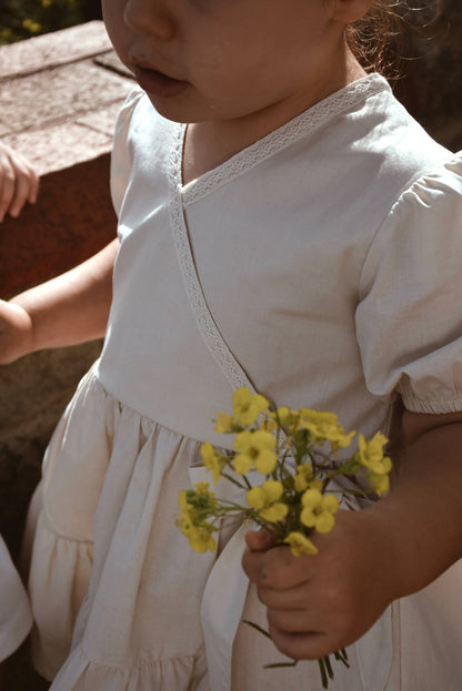 Lara sommarklänning baby/flicka i bomull – Beige