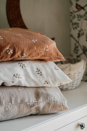 Ekologiskt bäddset Cream Leaves 90 × 125 cm – TISU – detaljbild 10
