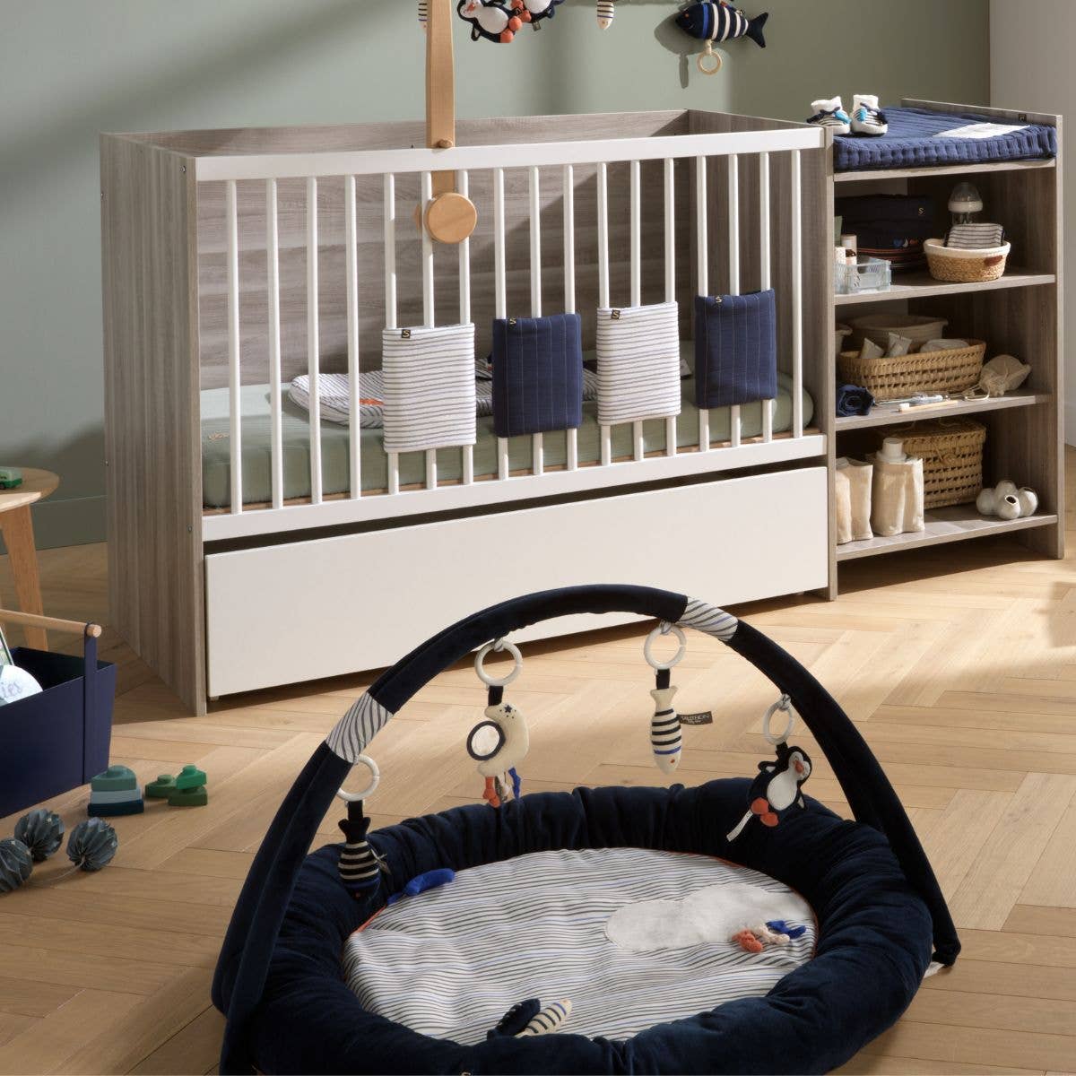 Babygym med aktivitetsmatta i blå sammet – Baby Sailor