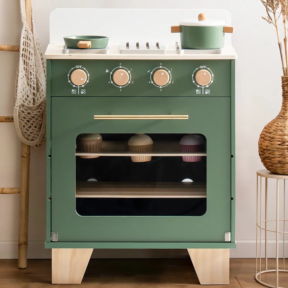 Leksaksugn i trä – Vintage Green (3+) | barnspis med spishäll & tillbehör