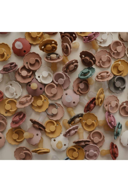 Daisy Napp – Soft Lilac 0-6m | Naturgummi Latex | Tillverkad i Danmark | BPA-fri