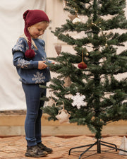 Blå stickad jultröja för barn med snöflingor från Hanevild