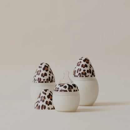 Nappflaska Leopard 240 ml (0–24 månader) – Élhea | BPA-fri & Antikolik