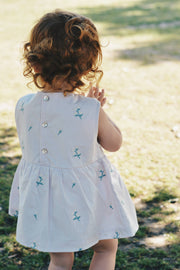 Heather babyromper med broderade blommor