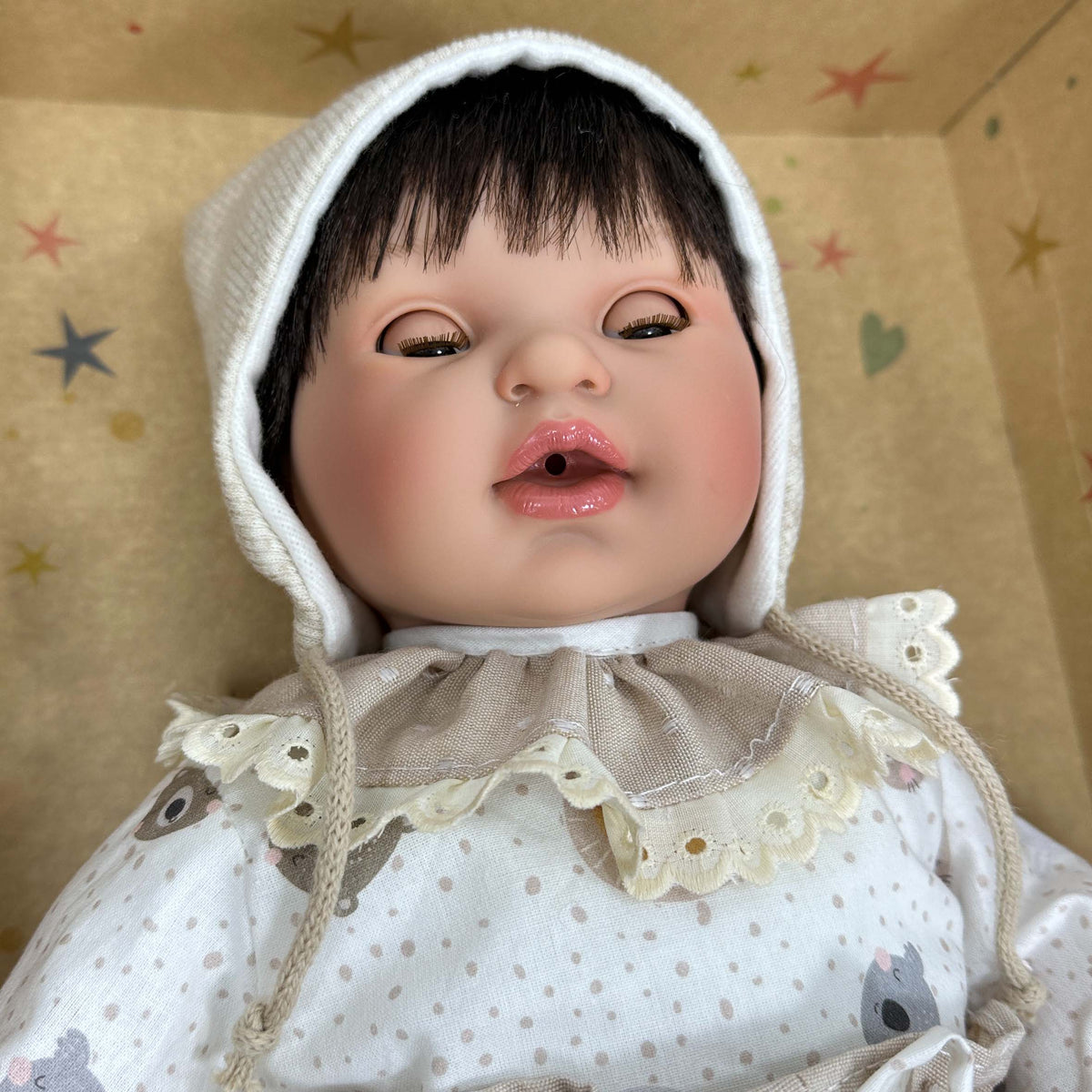 Noa Brunette handgjord docka – 45 cm – produktbild 4